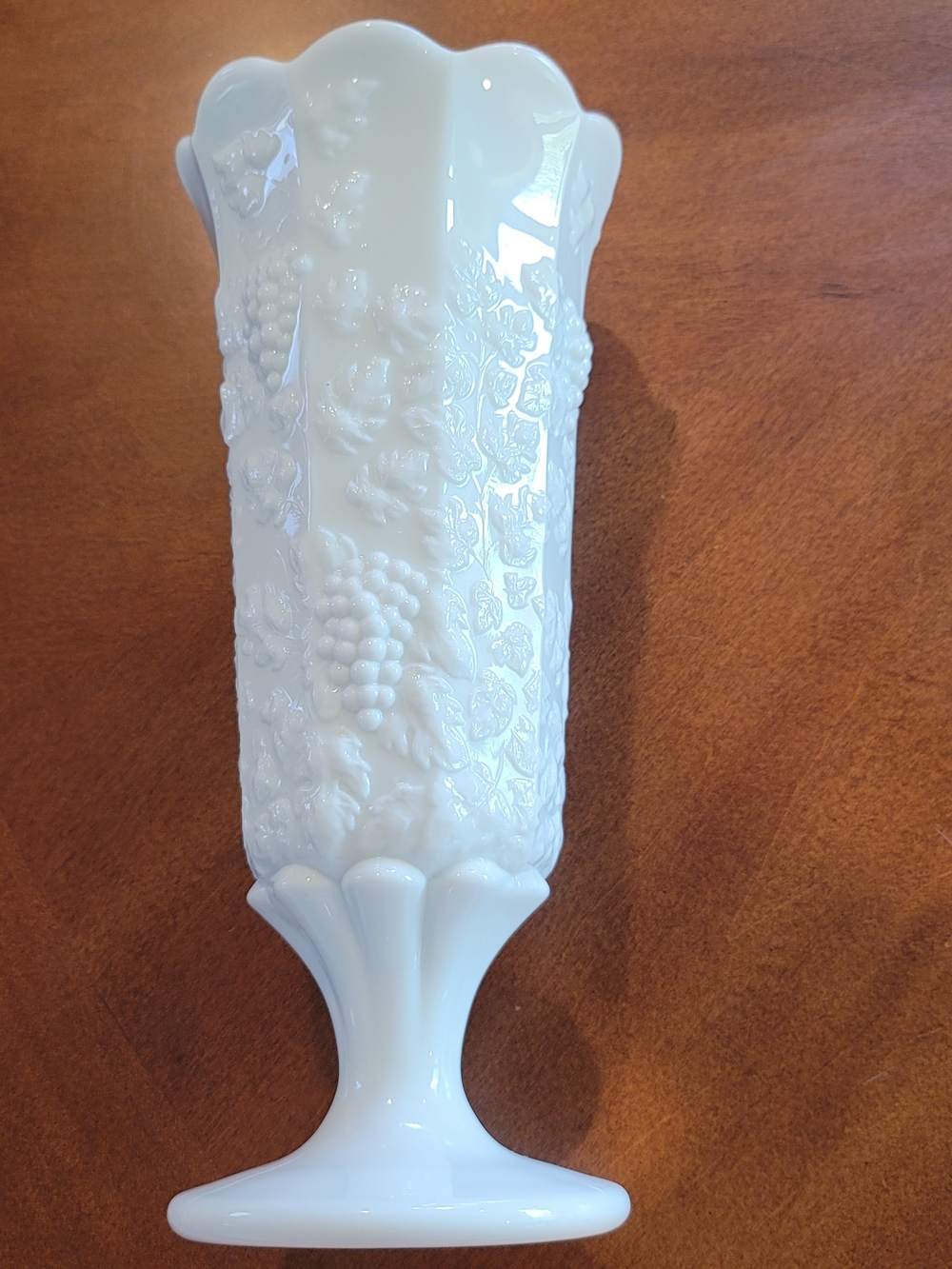 Westmoreland Paneled Grape Pattern Milk Glass Footed Vase Crimped Rim 11.5 Inch - Picture 6 of 13